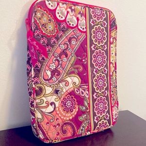 NWOT Vera Bradley tablet cover/holder. Beautiful pattern, card inside for name.